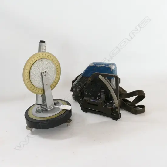 AMERICAN M1A1 GUNNER’S QUADRANT IN M82 CASE AND INCLINOMETER w 360º INCLINE & DIRECTION SCALES (2)